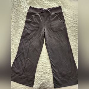Lululemon black cropped pants - size 4